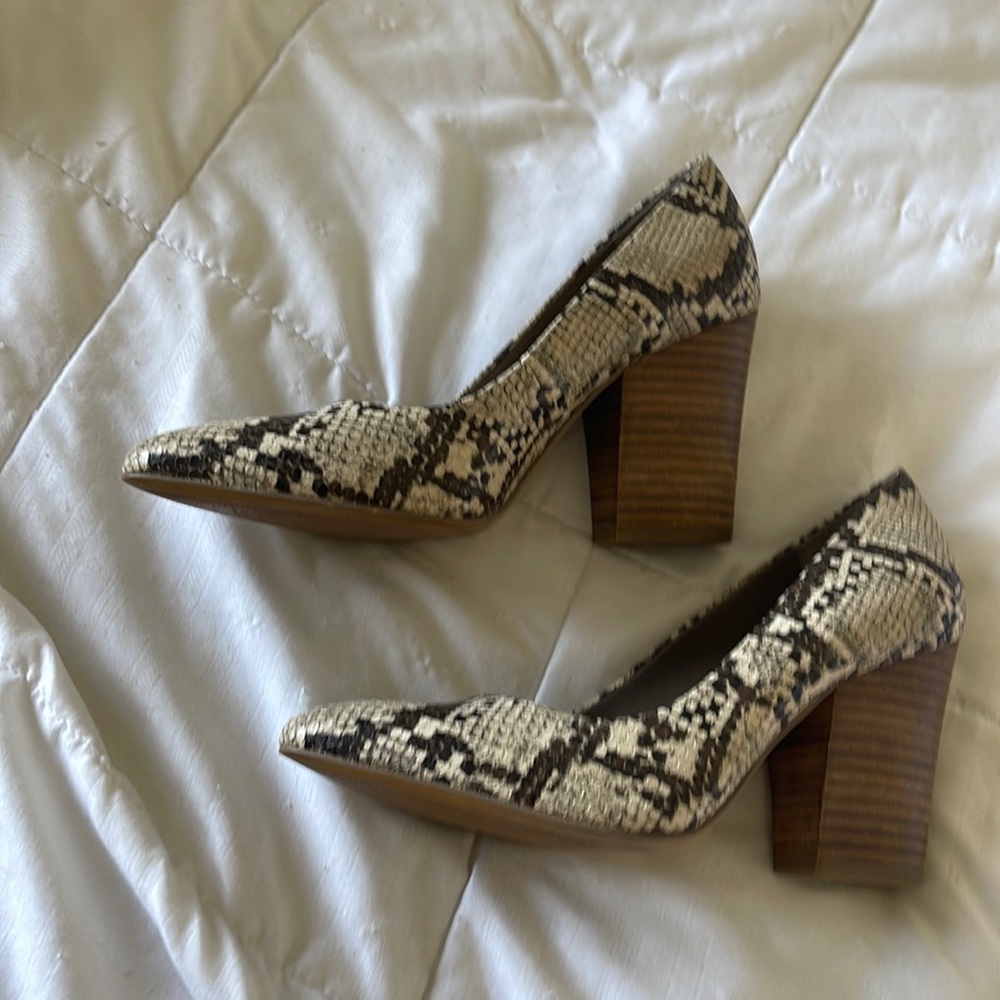 Fabulous Crown vintage pumps, size 5 1/2M, LIKE NEW